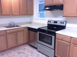 Building Photo - 1736 Main St