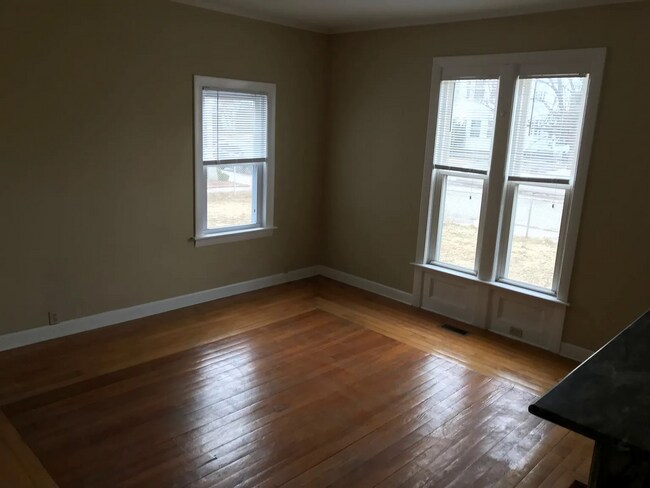 living room 2 - 395 Maple St