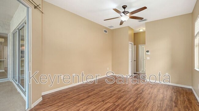 Building Photo - 6219 Aventura Dr