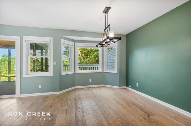 Building Photo - 8 Briar Knoll Ct