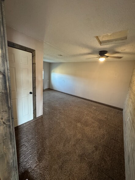 Building Photo - 472063 OK-101