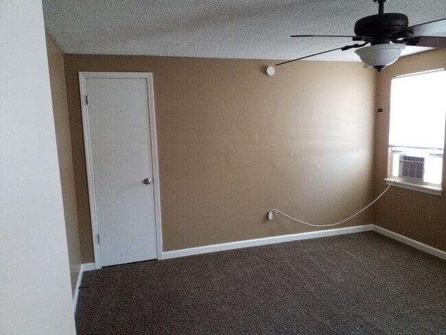 Building Photo - AVAILABLE Soon!! Large Family SF Newly Ren...