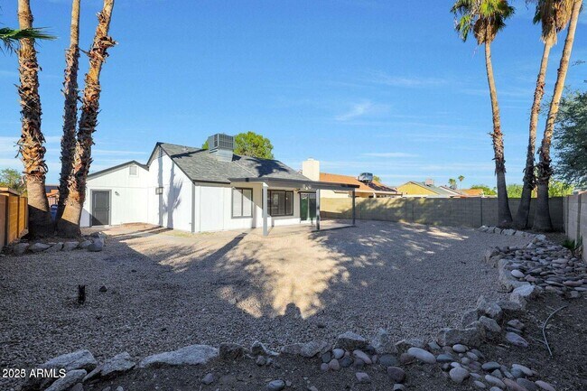Building Photo - 613 W Rosemonte Dr