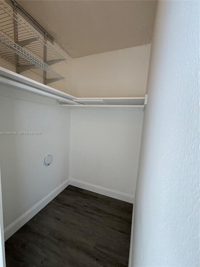 Building Photo - 1100 SE 4th Ave