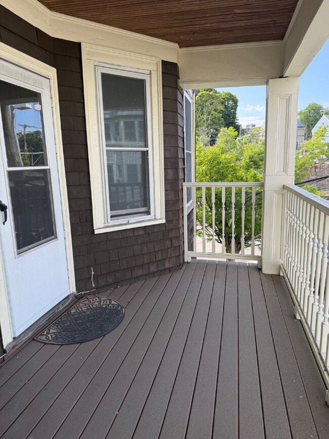 Building Photo - Available NOW! Spacious 3 BED 1 BATH in quiet neighborhood