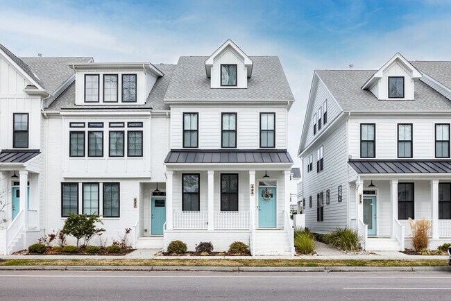 Building Photo - 525 22nd St