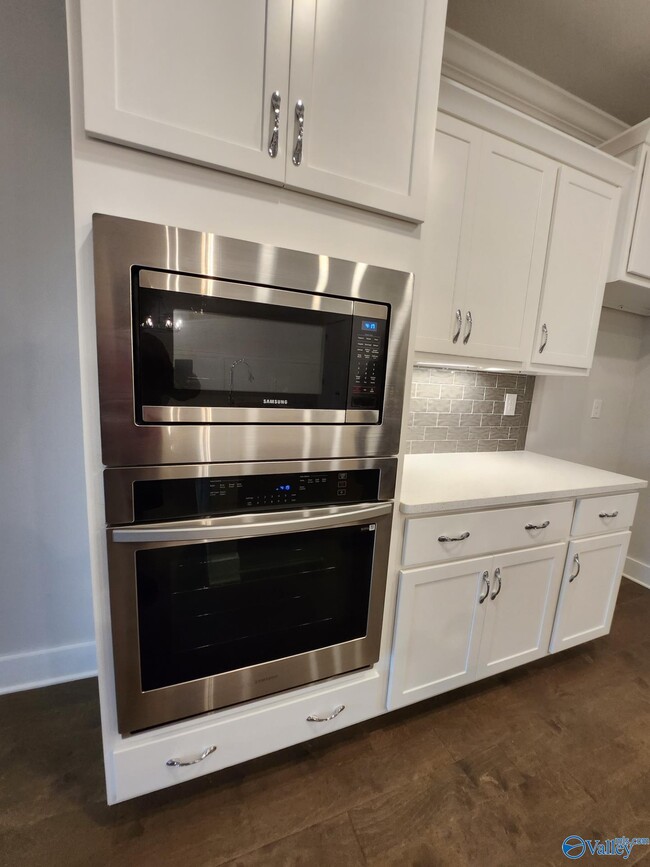 Building Photo - 137 Rugby Dr