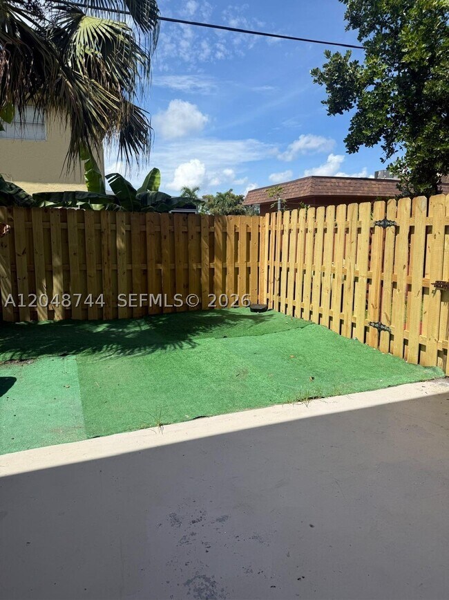 Building Photo - 6631 SW 41st Dr