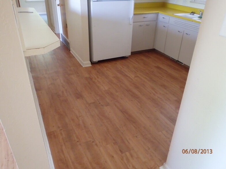 kitchen - 605 W Lake St