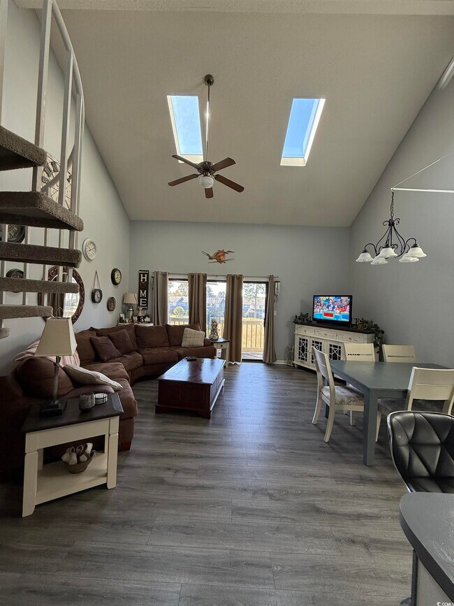 Building Photo - 1065 Plantation Dr W