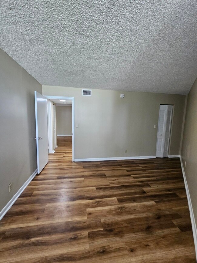 Building Photo - 1900 N Congress Ave