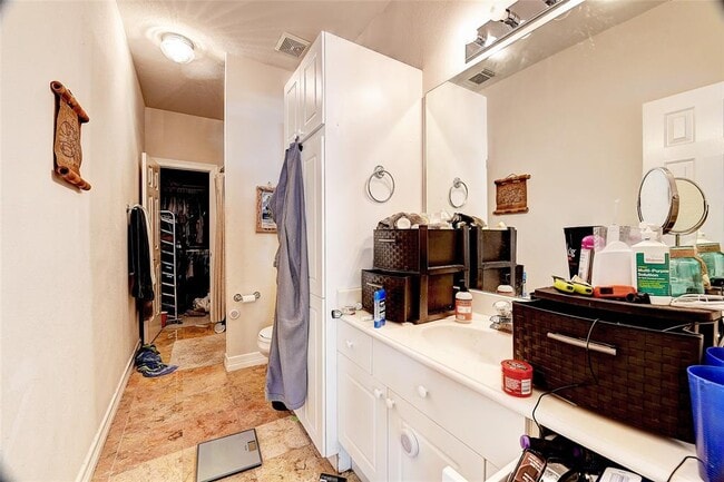 Building Photo - 803 Rosine St