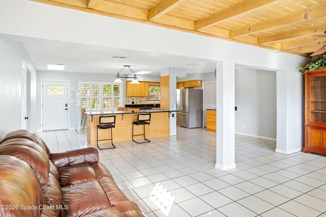 Building Photo - 1205 Sun Cir W