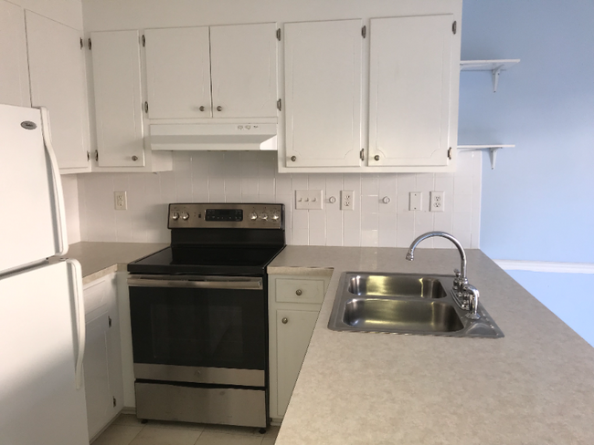 Kitchen - 934 Spring Forest Rd