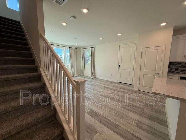 Building Photo - 2044 Daimler St