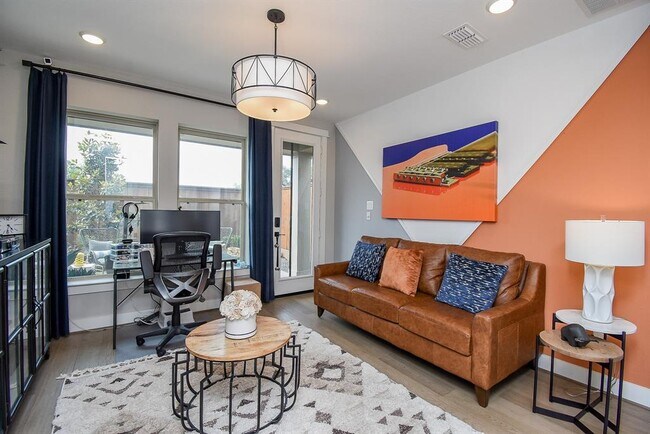 Building Photo - 10914 Brambling Wood Dr