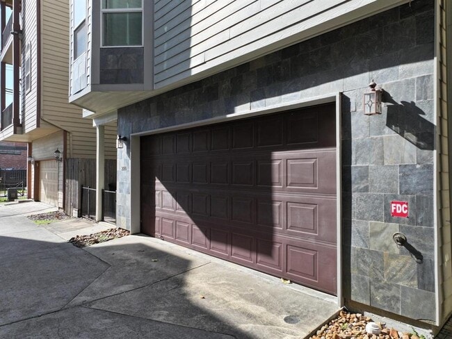 Building Photo - 2014 Sabine St