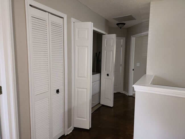Building Photo - Fleming Island... TWO WEEKS FREE!!!