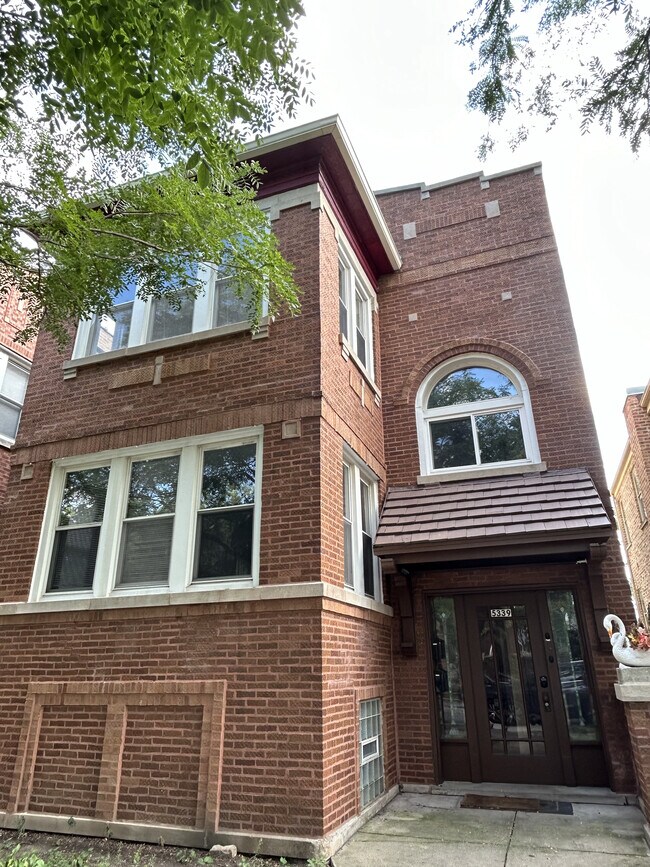 Building Photo - 5339 W Montrose Ave