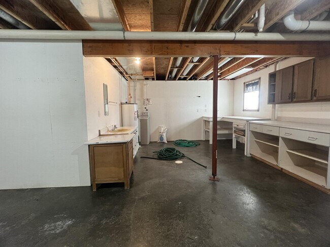 Building Photo - 312 E Main St