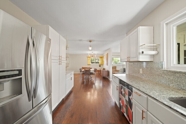 Building Photo - 5411 Meadow Creek Ln