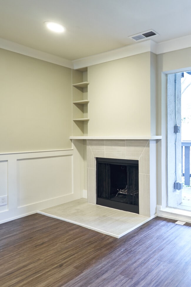 Ladera 1 Bed, 1 Bath Living - Ladera Apartments