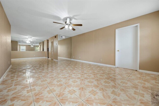 Building Photo - 9700 Leawood Blvd