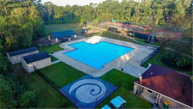 Building Photo - 570 Roanoke Dr