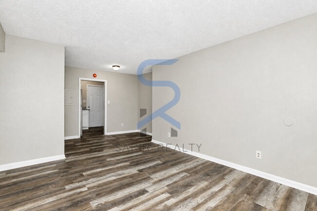 Building Photo - 2045 Alison Ct SW