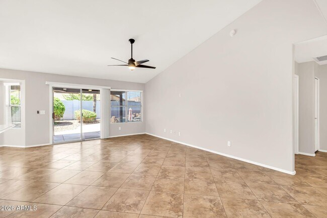 Building Photo - 1113 E Betsy Ln