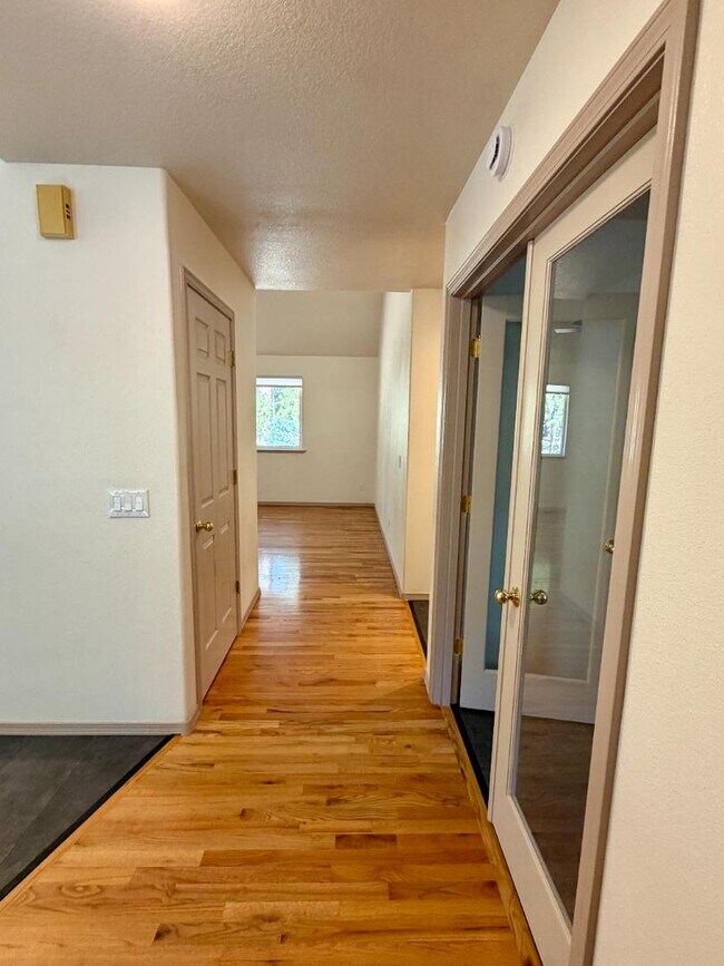 Building Photo - 61171 Minaret Cir