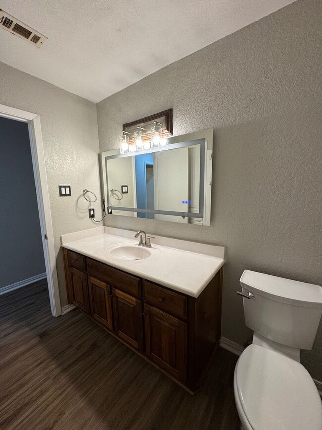 Building Photo - 257 Brettwood Dr