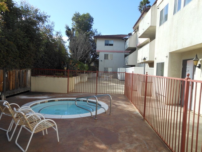 Building Photo - Holliston Apartments - Pasadena, CA