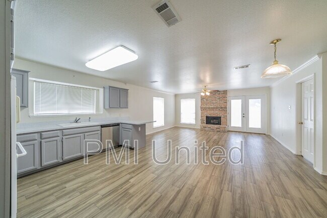 Building Photo - 2758 Red Oak Dr