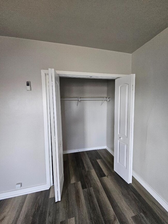 Building Photo - 1525 University Ave