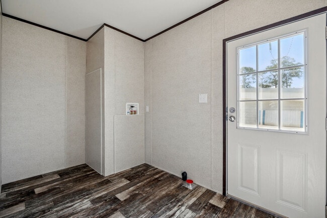 Building Photo - 5503 Minuteman Cir