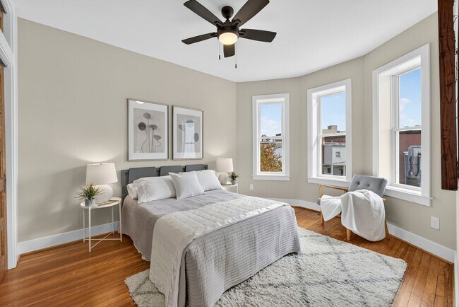 Building Photo - Renovated Hill East 3BR Near Metro + Parking