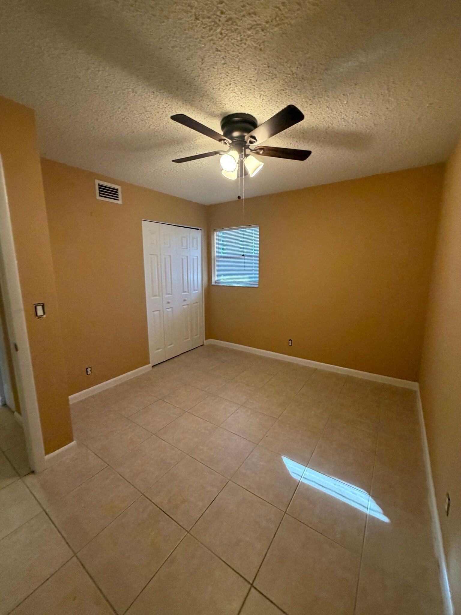 Building Photo - 120 Sparrow Dr