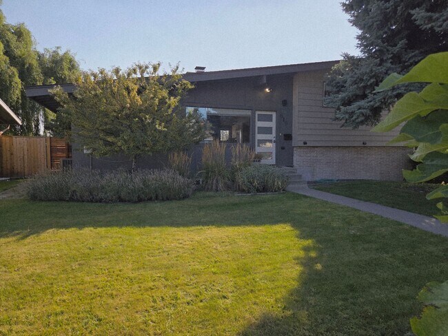 Primary Photo - 3Bedroom, 2.5 Bath Mid Century Modern Home...