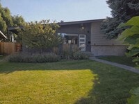 Building Photo - 3Bedroom, 2.5 Bath Mid Century Modern Home...