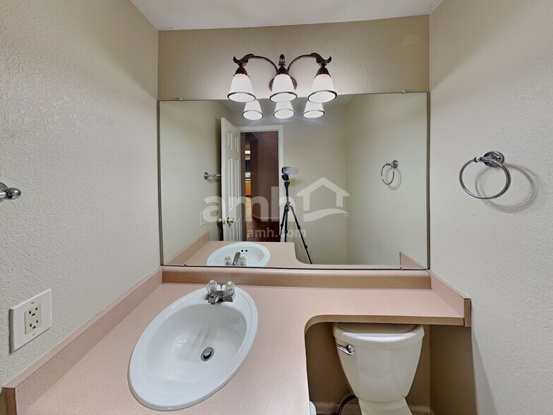 Building Photo - 12032 Forest St