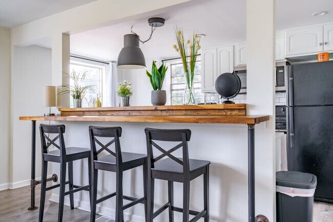 Building Photo - 605 Dennison Ave