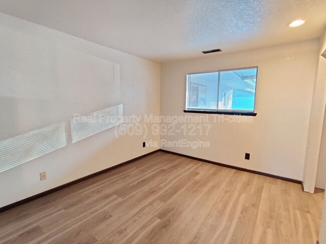 Building Photo - 1816 W 21st Ave