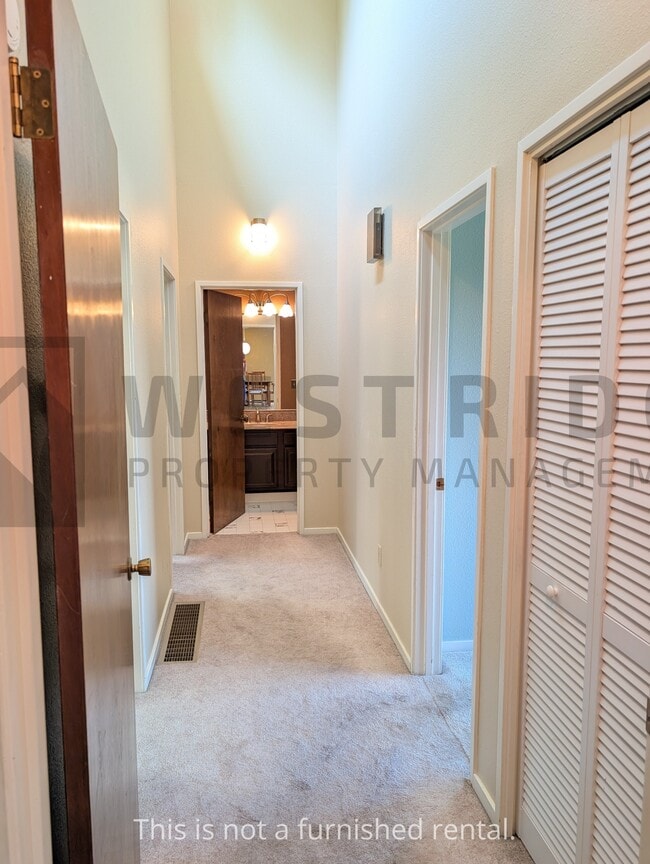 Building Photo - 1480 Hemlock St