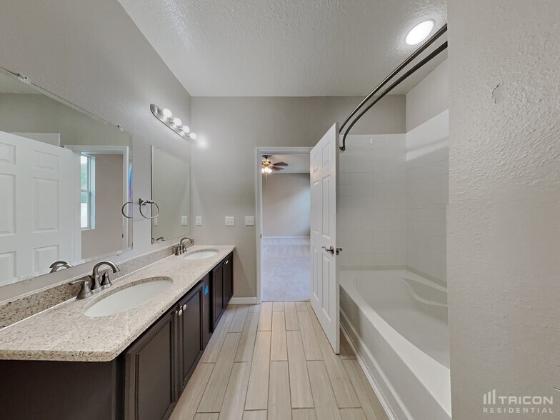 Building Photo - 4044 Festival Pointe Blvd