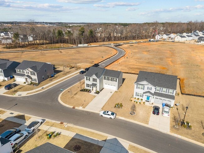 Building Photo - 160 Day Song Ct