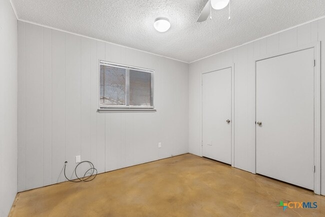 Building Photo - 222 Redbud Ln