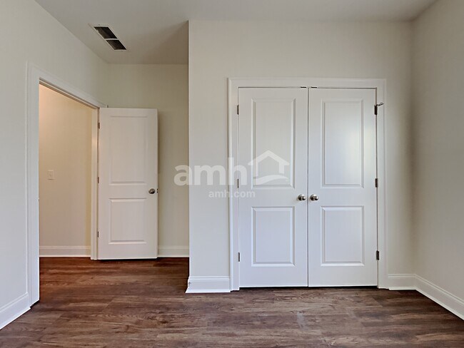 Building Photo - 5760 Arbor Green Cir