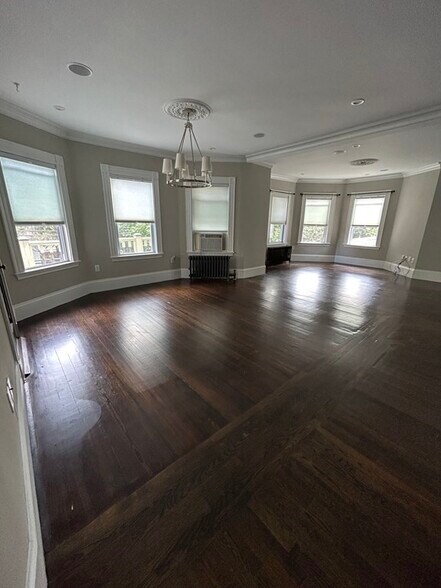 Primary Photo - 53 Bakersfield St