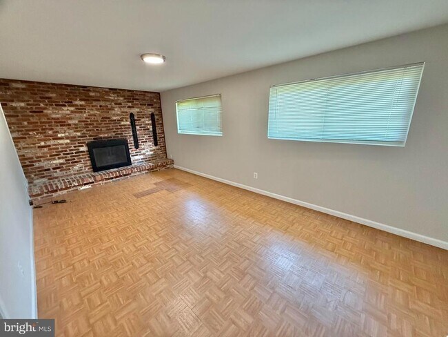 Building Photo - 7700 Glenister Dr